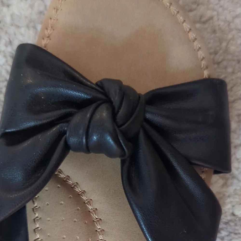 Cliffs by WHITE MOUNTAIN Black and Tan Knotted Sandals